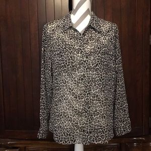 Vince Camuto Animal print long sleeve blouse. Med